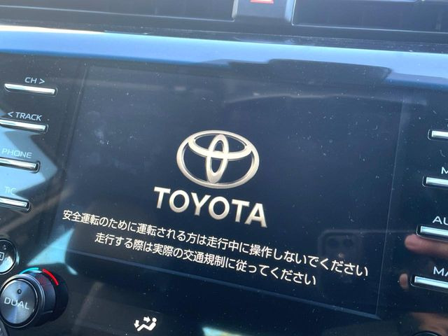 �y8�C���` �f�B�X�v���C�I�[�f�B�I�z���ʂ̃f�B�X�v���C��AppleCarPlay��AndroidAuto�����p�\�B�傫�ȉ�ʂŃX�}�z�i�r�A�v���������p���������܂���