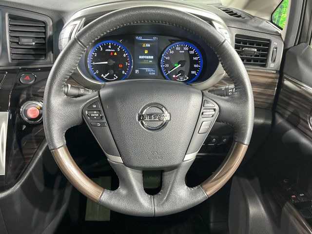 �y�����v�����X�e�A�����O�z�㎿�Ȋv���g�p���邱�ƂŁA��ɂ����������݂ƂĂ��^�]���₷���n���h���ł���