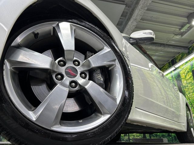 �y����18�C���`�A���~�z�C�[���z�O�ςɃ}�b�`���������A���~�z�C�[���𑕒����Ă���܂��B�e��ЊO�A���~�z�C�[����A�X�^�b�h���X�^�C�����戵�����Ă���܂��B���񂲑��k����������