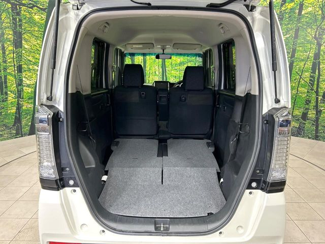 ���i�̂���������ʋ΁A���}���ɏ\���ȉ׎��X�y�[�X���m�ۂ��Ă���܂��B�Z�J���h�V�[�g��|���ƁA�傫�ȉו��̐ύڂ��\�ł���