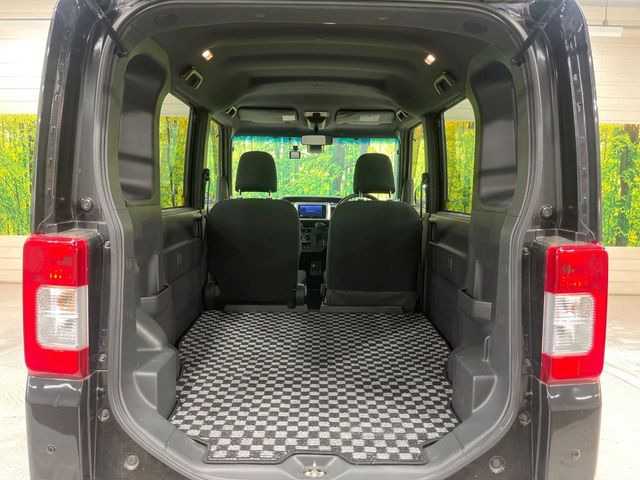 ���i�̂���������ʋ΁A���}���ɏ\���ȉ׎��X�y�[�X���m�ۂ��Ă���܂��B�Z�J���h�V�[�g��|���ƁA�傫�ȉו��̐ύڂ��\�ł���