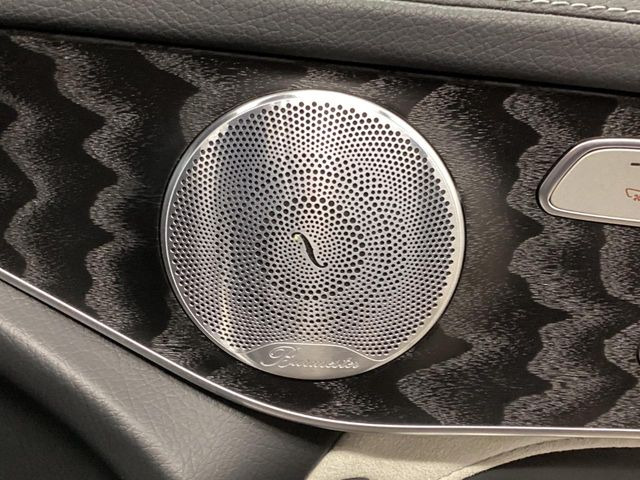 ��Burmester�T���E���h�V�X�e��:�n�C�G���h�I�[�f�B�I��僁�[�J�[����|����Ԑ�p�̃v���~�A���X�s�[�J�[�𑕔��B�����̃X�s�[�J�[����A���̗������܂ŕ����鍂�i���ȉ��y�����y���݂��������܂��B