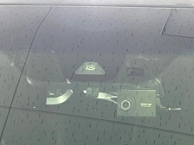 �y�z���_�Z���V���O�z���s���ɑO���̎ԗ�����F�����A�Փ˂������Ȏ��͌x��ƃu���[�L�ŏՓˉ���Ɣ�Q�y�����A�V�X�g�B�����S�Ƀh���C�u�����y���݂��������܂��B