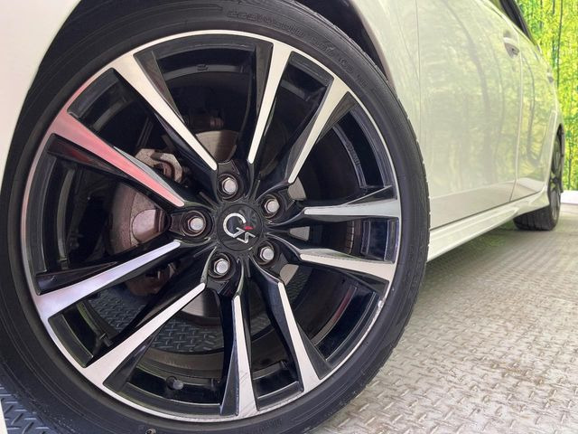 �y����18�C���`�A���~�z�C�[���z�O�ςɃ}�b�`���������A���~�z�C�[���𑕒����Ă���܂��B�e��ЊO�A���~�z�C�[����A�X�^�b�h���X�^�C�����戵�����Ă���܂��B���񂲑��k����������