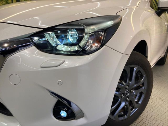 �yLED�w�b�h���C�g�z���V����ԑ��s�����ǍD�Ȏ��E���m�ۂ����S���ĉ^�]�ł��鍂�P�xLED�w�b�h���C�g�𑕔�!�_�����x�������A����d�͂��}�����Ă��܂��B