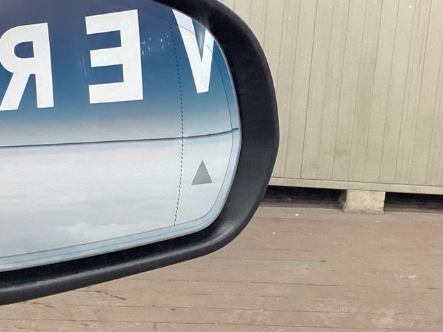 ���u���C���h�A�V�X�g�Z���T�[:���p����̎Ԃ����m���A�h���C�o�[���Ԑ��ύX���s���ۂɁA�x�����Ƌ��ɒ��ӂ𑣂��Ă������S�x���@�\�ł�!