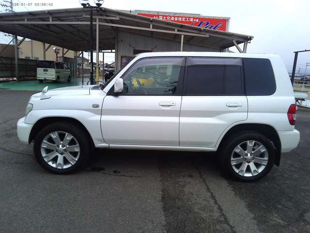 パジェロイオ2.0 ZR 4WD