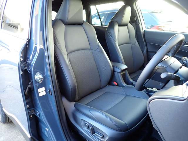 ���^�]�Ȃ̃V�[�g��Z�ł͂ƂĂ����@�\�ɂȂ��Ă���A�d��8way�p���[�V�[�g�ɓd�������o�[�T�|�[�g�t��