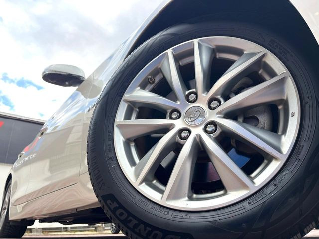 �y����17�C���`�A���~�z�C�[���z�O�ςɃ}�b�`���������A���~�z�C�[���𑕒����Ă���܂��B�e��ЊO�A���~�z�C�[����A�X�^�b�h���X�^�C�����戵�����Ă���܂��B���񂲑��k����������