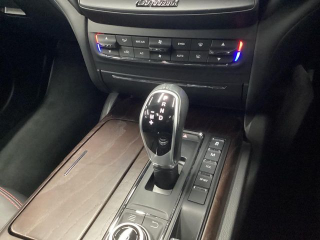 ��MT���[�h�t��AT:�ʏ�͎����ł����Ȃ���ϑ�(�M�A�`�F���W)���h���C�o�[�̑���ɂ���ĈӐ}�I�ɕς�����V�X�e���ł��B����w���i�̃h���C�u�����y���݂��������܂�!