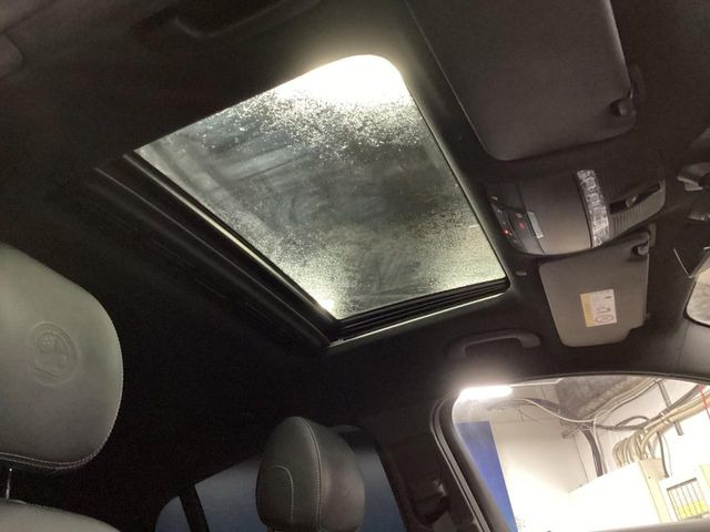 ���p�m���~�b�N�X���C�f�B���O���[�t::�唗�͂̃p�m���}���[�t�́A�㕔���Ȃɂ܂ő����Ă���A�J���I�ȋ�Ԃ����y���݂��������܂��B