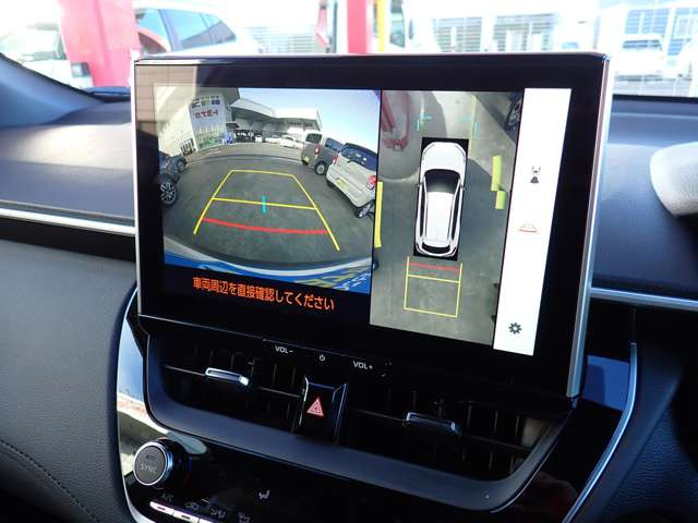 ���p�m���~�b�N�r���[���j�^�[��4�̃J�������瓾���摜���ԗ�������猩���낵���悤�ȉf���ŕ\�����邱�ƂŁA�ԂƘH�ʂ̒��Ԙg�̊֌W����ڂŊm�F�ł��܂���