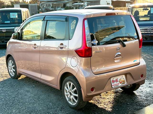 ���X�ł͌y�����Ԃ��畁�ʎԂ܂ŕ��L���I�[�����[�J�[�̎Ԏ�E�F�E�O���[�h��L�x�ɑ����Ă���܂��B