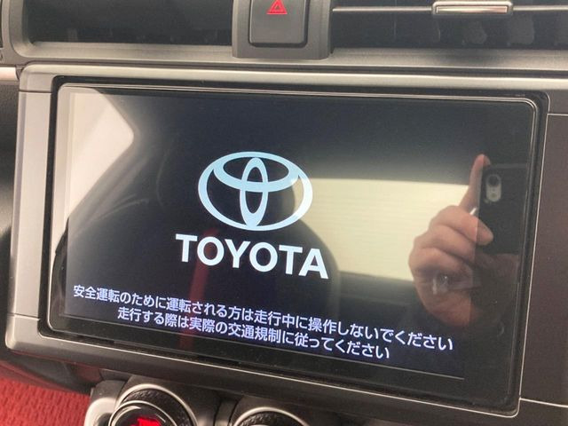 �y����9�^�i�r�z�C���e���A�ɗn�����ރX�^�C���b�V���ȁu��p�݌v�v���[�J�[�i�r�𑕔��􎋔F���⑀�쐫�ȂǊ�{���\�ɂ��D��A���㎿�ȃJ�[���C�t�����y���݂��������܂��B