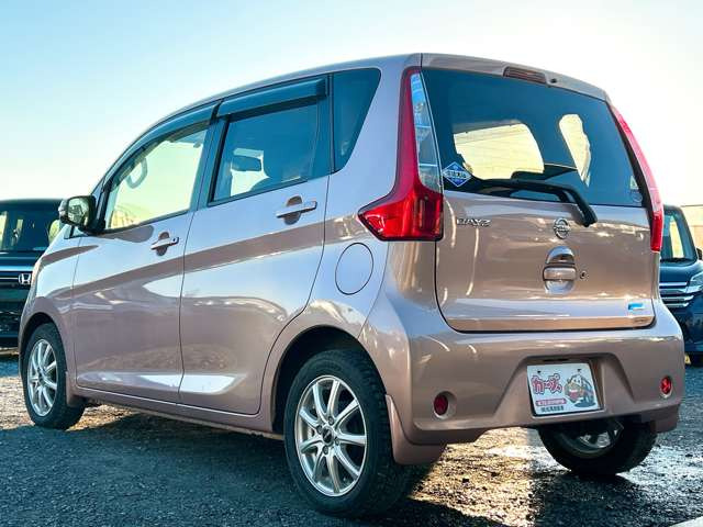 ���X�ł͌y�����Ԃ��畁�ʎԂ܂ŕ��L���I�[�����[�J�[�̎Ԏ�E�F�E�O���[�h��L�x�ɑ����Ă���܂��B