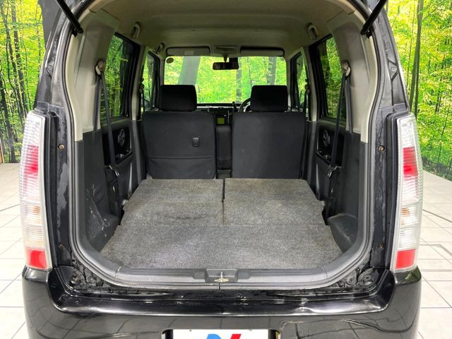 ���i�̂���������ʋ΁A���}���ɏ\���ȉ׎��X�y�[�X���m�ۂ��Ă���܂��B�Z�J���h�V�[�g��|���ƁA�傫�ȉו��̐ύڂ��\�ł���