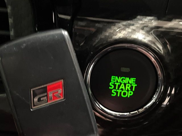 �y�X�}�[�g�L�[�z�J�o����|�P�b�g�ɓ��ꂽ�܂܂ł��h�A�̎{���E�������\�ȃX�}�[�g�L�[�𑕔��B�G���W���̃I���E�I�t�����J�M�����o���K�v����������Ƃ��Ă��֗��ł���