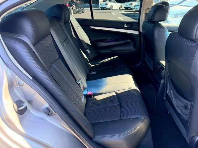 気になるお車がありましたら右の電話番号から直接お店にお問い合わせください。支払方法から車両情報、状態までなんでもご説明させて頂きます。スタッフ一同ご連絡お待ちしております。