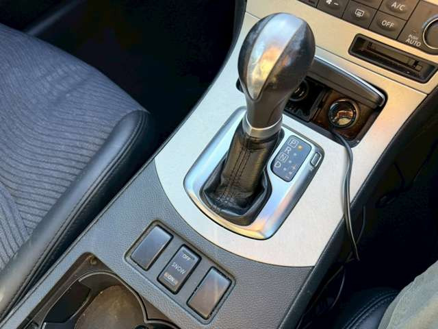 気になるお車がありましたら右の電話番号から直接お店にお問い合わせください。支払方法から車両情報、状態までなんでもご説明させて頂きます。スタッフ一同ご連絡お待ちしております。