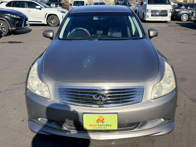 当店在庫は外装、内装クリーニング後に展示し、併せて事故修復歴の有無、メーター改ざん歴の有無も第三者機関による検査を全台実施しております。車検、整備、鈑金塗装も自社で対応できますのでご安心ください。