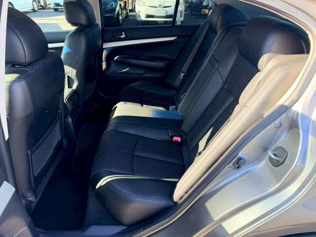 気になるお車がありましたら右の電話番号から直接お店にお問い合わせください。支払方法から車両情報、状態までなんでもご説明させて頂きます。スタッフ一同ご連絡お待ちしております。