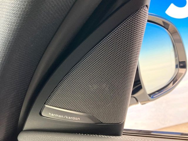 ��harman/kardon�T�E���h�V�X�e��:�I�[�f�B�I��僁�[�J�[����|����v���~�A���X�s�[�J�[�𑕔��B�����̃X�s�[�J�[����A���̗������܂ŕ����鍂�i���ȉ��y�����y���݂��������܂��B