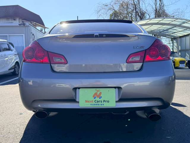 当店在庫は外装、内装クリーニング後に展示し、併せて事故修復歴の有無、メーター改ざん歴の有無も第三者機関による検査を全台実施しております。車検、整備、鈑金塗装も自社で対応できますのでご安心ください。