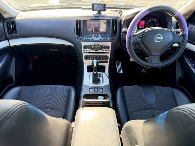 気になるお車がありましたら右の電話番号から直接お店にお問い合わせください。支払方法から車両情報、状態までなんでもご説明させて頂きます。スタッフ一同ご連絡お待ちしております。