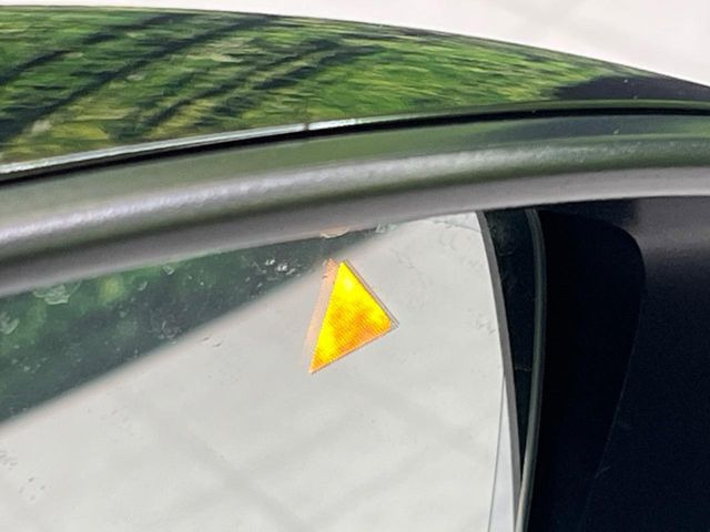 �y�u���C���h�X�|�b�g���j�^�����O�z���s���A�h�A�~���[�̎��p�ɂȂ�₷���ӏ��Ɍ㑱�Ԃ��ڋ߂���ƃT�C�h�~���[�t�߂Ɍx����\���A�h���C�o�[�ɒ��ӊ��N�����Ă���܂��B