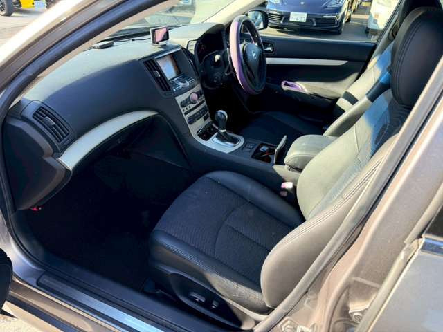 気になるお車がありましたら右の電話番号から直接お店にお問い合わせください。支払方法から車両情報、状態までなんでもご説明させて頂きます。スタッフ一同ご連絡お待ちしております。