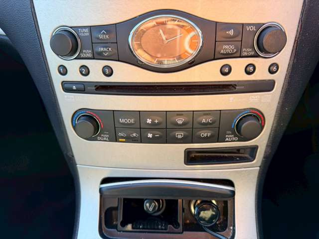 気になるお車がありましたら右の電話番号から直接お店にお問い合わせください。支払方法から車両情報、状態までなんでもご説明させて頂きます。スタッフ一同ご連絡お待ちしております。