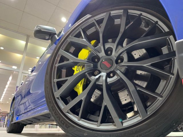 �y����19�C���`�A���~�z�C�[���z�O�ςɃ}�b�`���������A���~�z�C�[���𑕒����Ă���܂��B�e��ЊO�A���~�z�C�[����A�X�^�b�h���X�^�C�����戵�����Ă���܂��B���񂲑��k����������