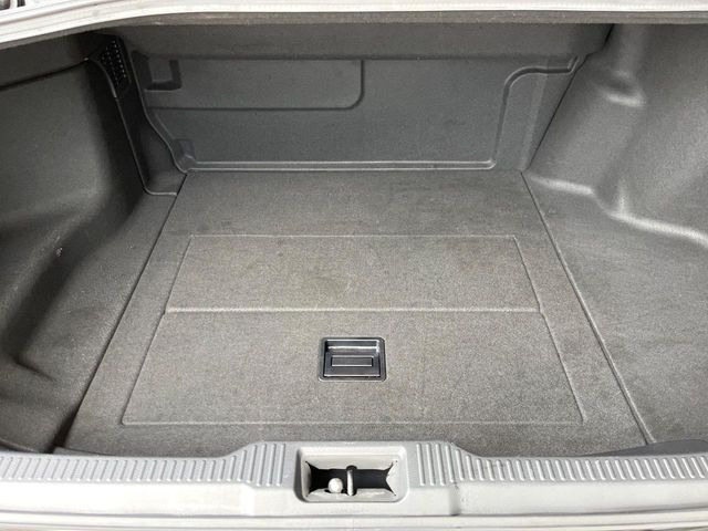 ���i�̂���������ʋ΁A���}���ɏ\���ȉ׎��X�y�[�X���m�ۂ��Ă���܂��B