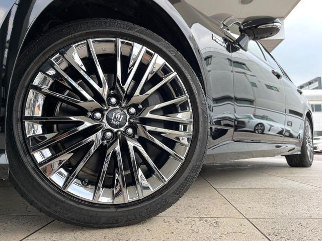 �y����18�C���`�A���~�z�C�[���z�O�ςɃ}�b�`���������A���~�z�C�[���𑕒����Ă���܂��B�e��ЊO�A���~�z�C�[����A�X�^�b�h���X�^�C�����戵�����Ă���܂��B���񂲑��k����������