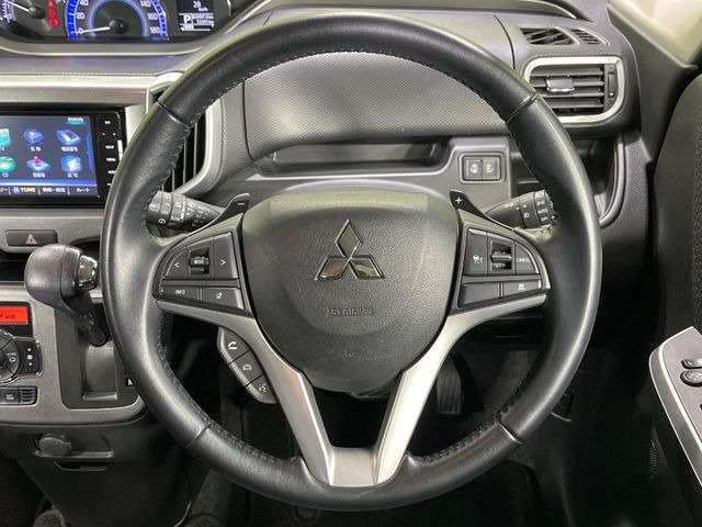 �y�����v�����X�e�A�����O�z�㎿�Ȋv���g�p���邱�ƂŁA��ɂ����������݂ƂĂ��^�]���₷���n���h���ł���