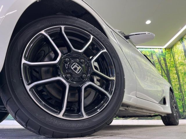 �y����16�C���`�A���~�z�C�[���z�O�ςɃ}�b�`���������A���~�z�C�[���𑕒����Ă���܂��B�e��ЊO�A���~�z�C�[����A�X�^�b�h���X�^�C�����戵�����Ă���܂��B���񂲑��k����������