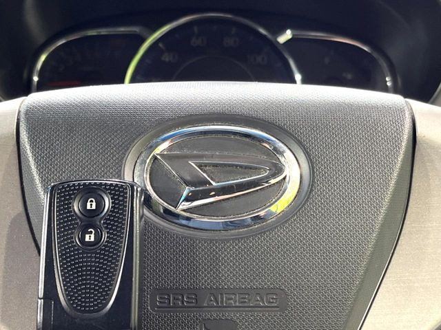 �y�L�[�t���[�V�X�e���z�J�o����|�P�b�g�ɓ��ꂽ�܂܂ł��h�A�̎{���E�������\�ȃX�}�[�g�L�[�𑕔��B�G���W���̃I���E�I�t�����J�M�����o���K�v����������Ƃ��Ă��֗��ł���