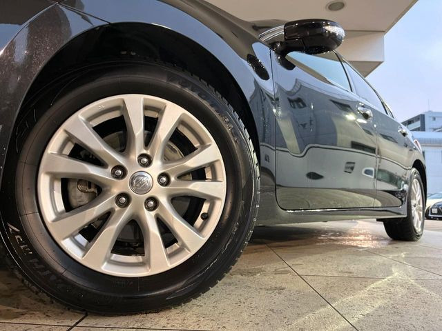 �y����16�C���`�A���~�z�C�[���z�O�ςɃ}�b�`���������A���~�z�C�[���𑕒����Ă���܂��B�e��ЊO�A���~�z�C�[����A�X�^�b�h���X�^�C�����戵�����Ă���܂��B���񂲑��k����������