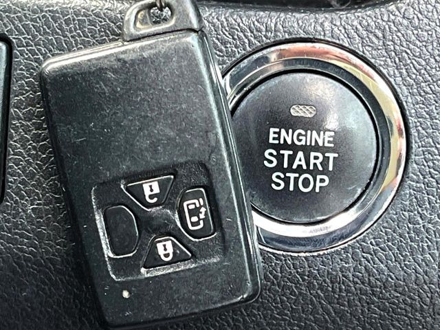 �y�X�}�[�g�L�[�z�J�o����|�P�b�g�ɓ��ꂽ�܂܂ł��h�A�̎{���E�������\�ȃX�}�[�g�L�[�𑕔��B�G���W���̃I���E�I�t�����J�M�����o���K�v����������Ƃ��Ă��֗��ł���