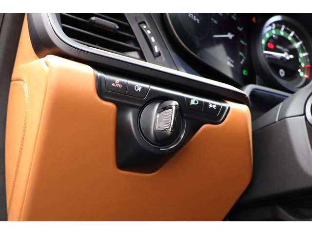 �y���y���C�I�t�@�N�g���[�Z���^�[�z�A���Ԑ��H��n�����J�j�b�N�̂ق��A �T�[�r�X�X�^�b�t���ݐЂ��v���ɂ�����ꂪ�\�ł��B�Z�[�t�e�B���[�_�[�ɂĂ��q�l�̂�����܂Ńs�b�N�A�b�v�T�[�r�X���s���Ă���܂��B