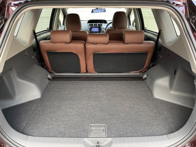 ���i�̂���������ʋ΁A���}���ɏ\���ȉ׎��X�y�[�X���m�ۂ��Ă���܂��B�Z�J���h�V�[�g��|���ƁA�傫�ȉו��̐ύڂ��\�ł���