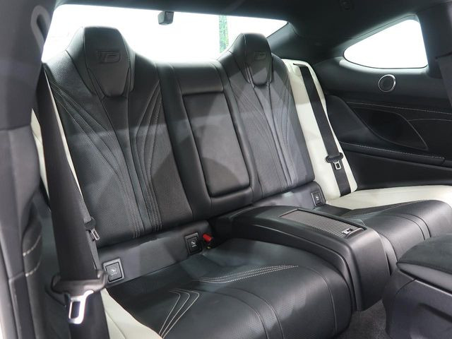 �V�[�g�ɂ��Ă���ԗǂ��ێ�����Ă���̂ł��B�I�[�g�X�e�[�W�ł͐�p�̃V�[�g���n���K�[�h����R�[�e�B���O�����p�ӂ��Ă�܂��B���񂨐\���t���������B