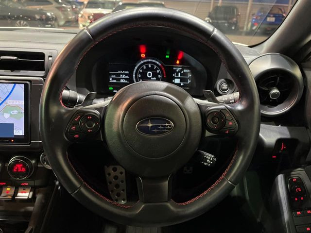 �y�����v�����X�e�A�����O�z�㎿�Ȋv���g�p���邱�ƂŁA��ɂ����������݂ƂĂ��^�]���₷���n���h���ł���