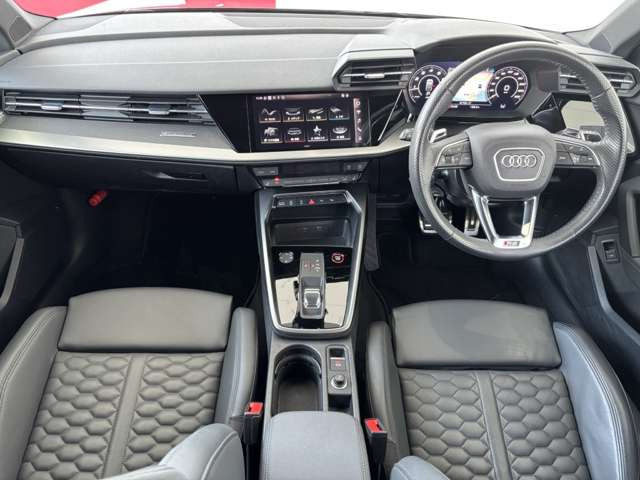 RS3スポーツバック2.5 4WD