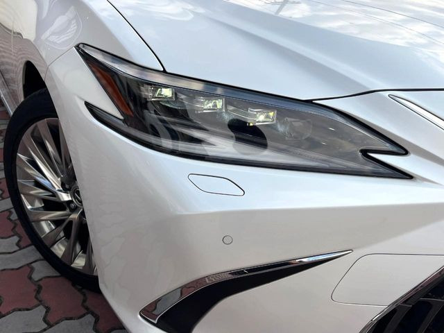 �y�O��LED�w�b�h���C�g�z�X�^�C���b�V���Ȍ����ڂ̎O��LED�w�b�h���C�g�𑕔���X�^�C�������łȂ��A��Ԃ̑��s�����E�ǍD�ň��S���Ă���肢�������܂��B