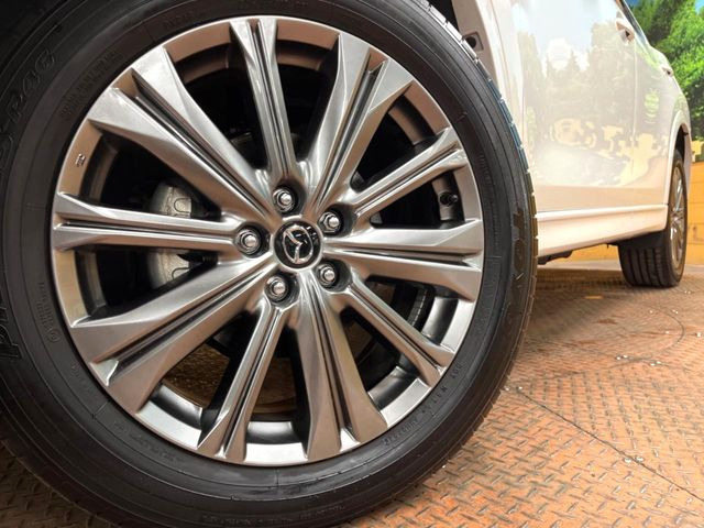 �y�����A���~�z�C�[���z�O�ςɃ}�b�`���������A���~�z�C�[���𑕒����Ă���܂��B�e��ЊO�A���~�z�C�[����A�X�^�b�h���X�^�C�����戵�����Ă���܂��B���񂲑��k����������