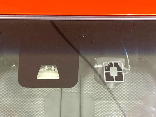 �y�X�}�[�g�A�V�X�g�z���s���ɑO���̎ԗ�����F�����A�Փ˂������Ȏ��͌x��ƃu���[�L�ŏՓˉ���Ɣ�Q�y�����A�V�X�g�B�����S�Ƀh���C�u�����y���݂��������܂��B