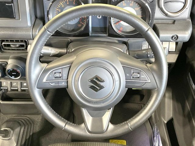 �y�����v�����X�e�A�����O�z�㎿�Ȋv���g�p���邱�ƂŁA��ɂ����������݂ƂĂ��^�]���₷���n���h���ł���