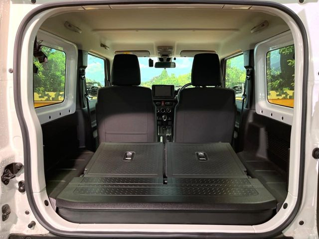 ���i�̂���������ʋ΁A���}���ɏ\���ȉ׎��X�y�[�X���m�ۂ��Ă���܂��B�Z�J���h�V�[�g��|���ƁA�傫�ȉו��̐ύڂ��\�ł���