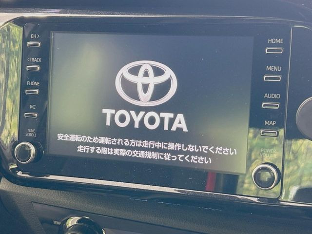 �y8�C���` �f�B�X�v���C�I�[�f�B�I�z���ʂ̃f�B�X�v���C��AppleCarPlay��AndroidAuto�����p�\�B�傫�ȉ�ʂŃX�}�z�i�r�A�v���������p���������܂���